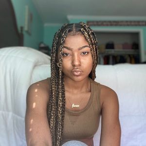 Meet your Posher, Amari